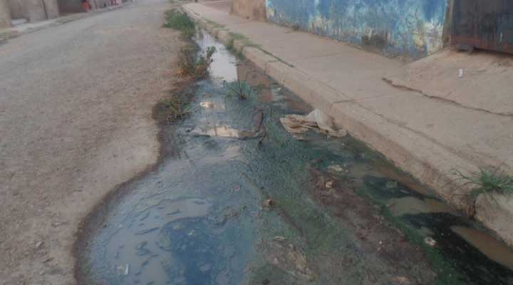 [:es]Aguas negras se adueñan del Paseo de la Gracia de Dios[:]