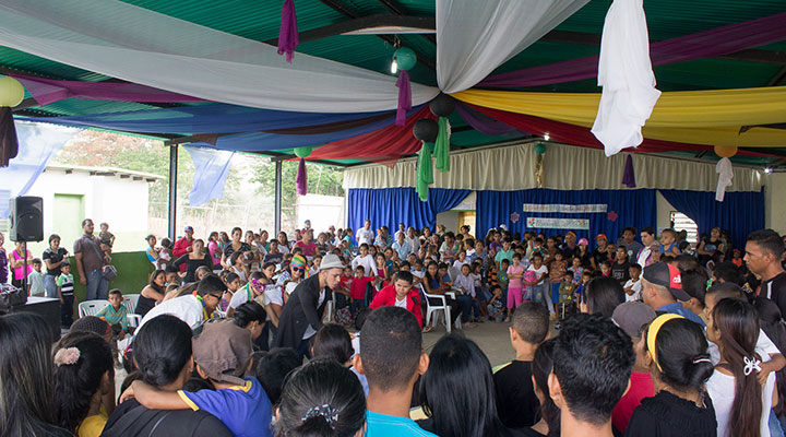 [:es]Iglesia de Dios «Esperanza Viva» realizó Jornada Social en el Caserío Santa Inés[:]