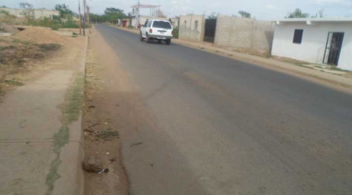 [:es]Convertida en una «oscurana” la Av. Monseñor Rafael Chacín Soto[:]