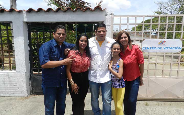 [:es]Alcaldesa de Infante y candidatos revolucionarios ejercieron su derecho al voto[:]