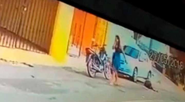 [:es]Mujer siguió a su marido al hotel donde se veía con la amante y lo mató[:]