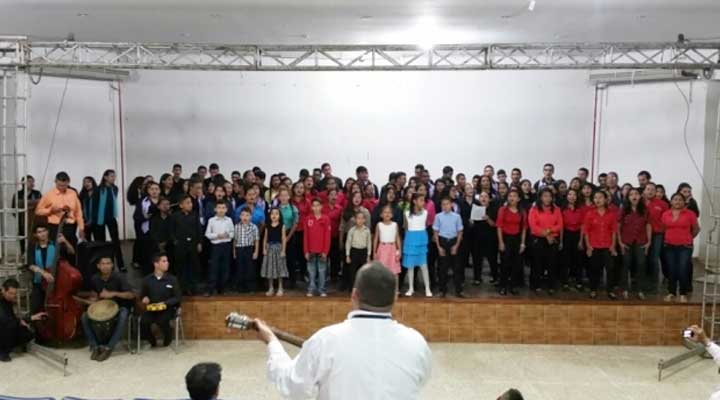 [:es]Semillero de la Coral polifónica del IUTLL cultiva la cultura en los niños[:]