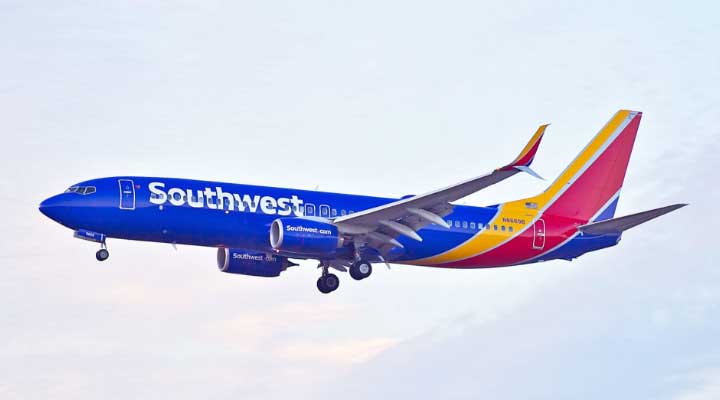 [:es]Avión de aerolínea estadounidense realizo aterrizaje de emergencia al quebrarse ventanilla[:]