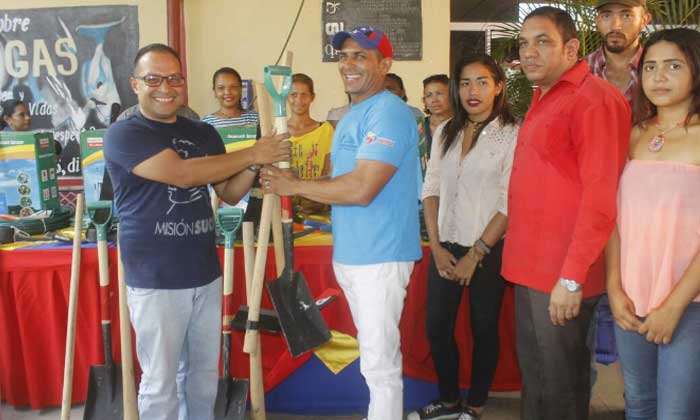 [:es]Viceministro Carlos León impulsa el “Conuco Universitario” en el IUT de Los Llanos[:]