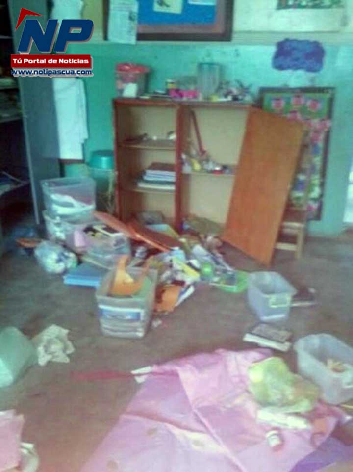 [:es]Robaron en la escuela de Corozal y dejaron un mensaje en el pizarrón[:]