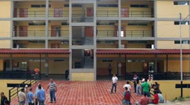 [:es]Nuevo decano del área de la salud de la UNERG es un Abogado[:]