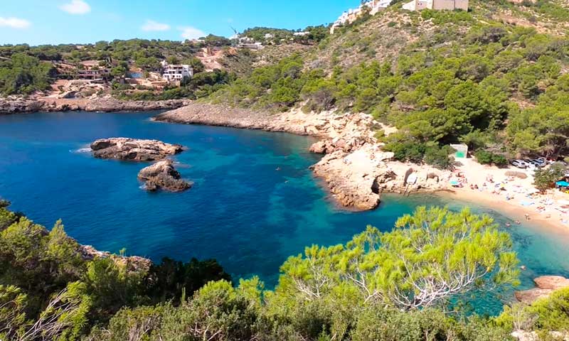[:es]Visita «La Gran Ibiza» con paz y sin prisa , lugares de magia y ensueño.[:]