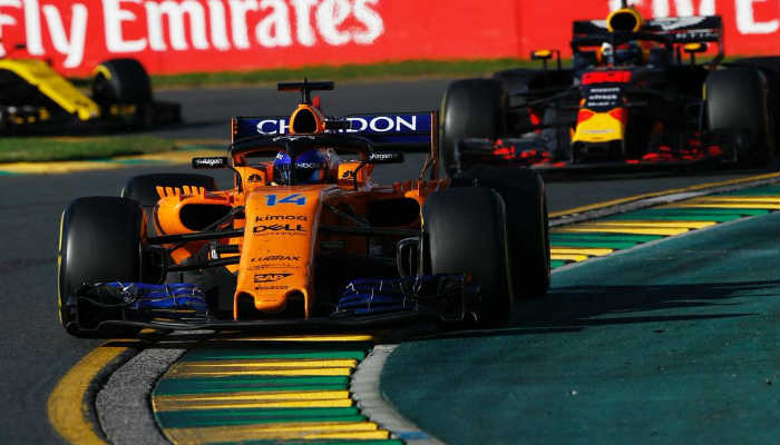 [:es]Vettel resalta en Silverstone tras imponerse a Hamilton[:]