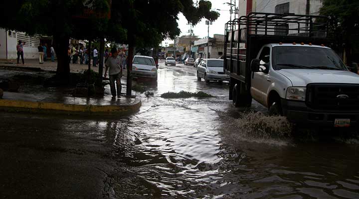 [:es]Olores nauseabundos y la «mala vida» proliferan en Valle de la Pascua[:]