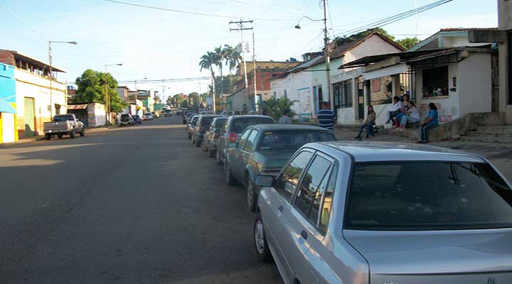[:es]Los “pata en el suelo” siguen sufriendo torturas para comprar una batería[:]