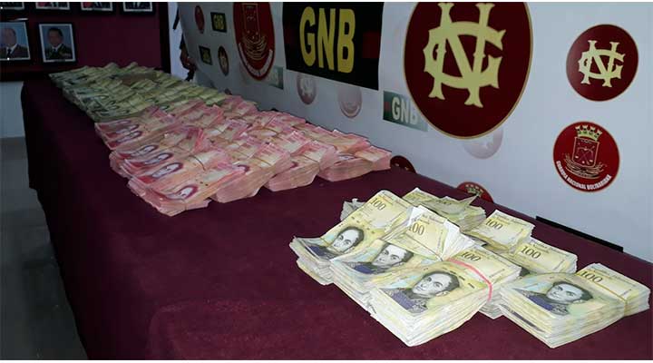[:es]Detienen a ciudadana con más de 1.2 millardos de bolívares en efectivo [:]