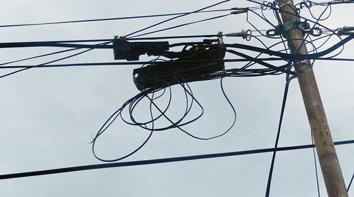 [:es]Cantv brilla por su ausencia en la calle 23 de enero cruce con Rómulo Gallegos[:]