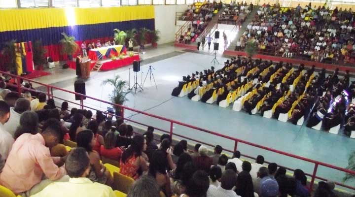 [:es]El IUT de Los Llanos egresa nuevos profesionales en diversas carreras[:]