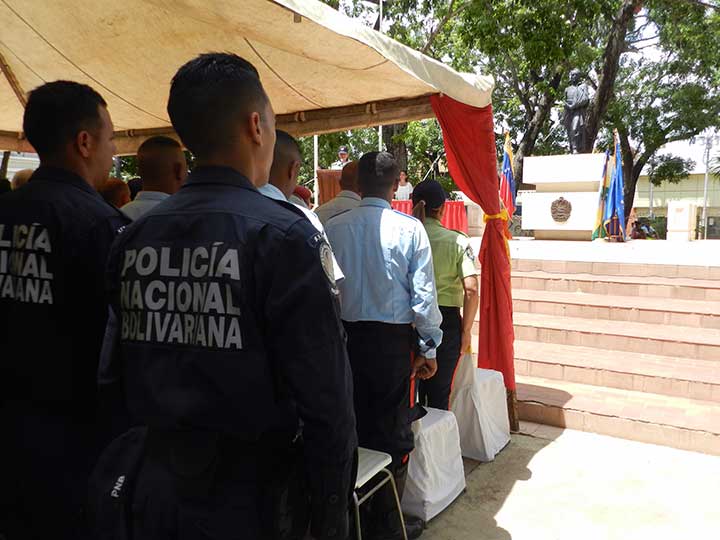 [:es]Celebraron el Día del Policía con ascensos y ofrenda floral [:]