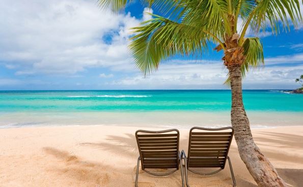 [:es]¿Sabes lo que no puede faltar en tu maleta?[:]