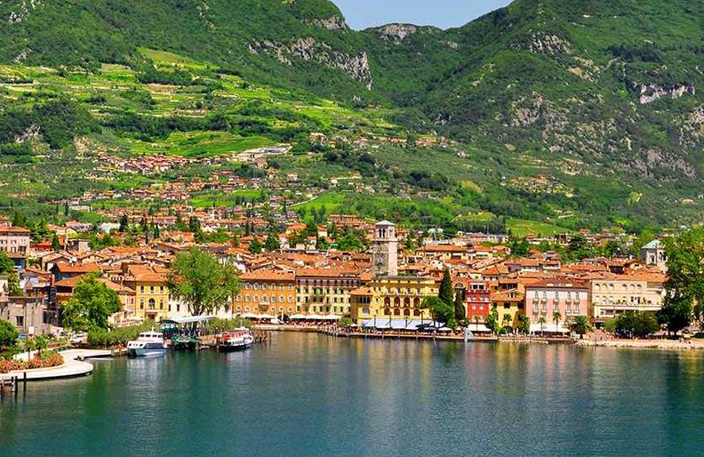 [:es]Los pueblos más encantadores alrededor del lago Di Garda[:]