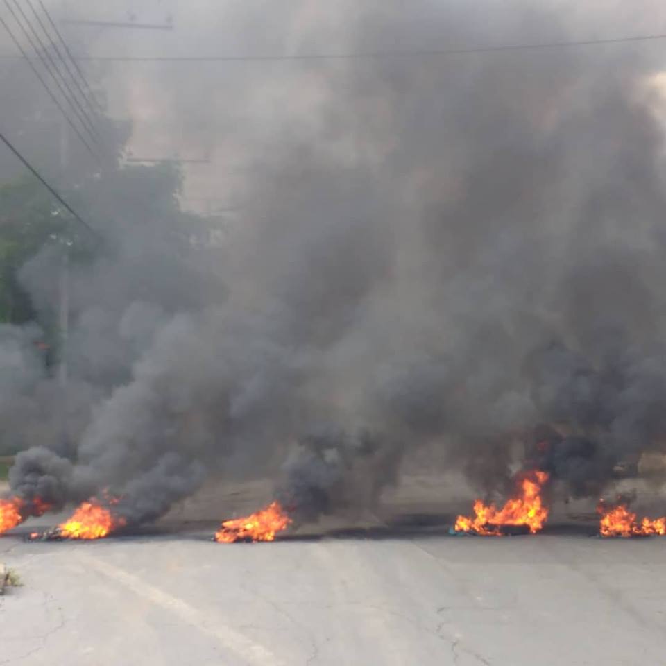 [:es]En la 19 de abril con Paraíso protestaron por falta de energía eléctrica, agua y aseo urbano[:]