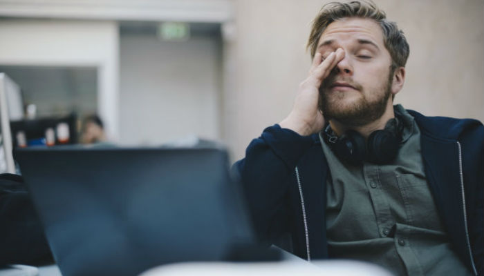 [:es]Dormir mal te hace una persona asocial[:]