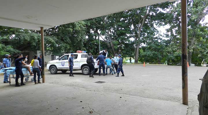 [:es]Dos muertos y un policía herído dejó enfrentamientos en La Pascua[:]