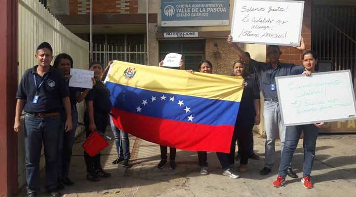 [:es]Empleados del IVSS protestan en Valle de la Pascua [:]