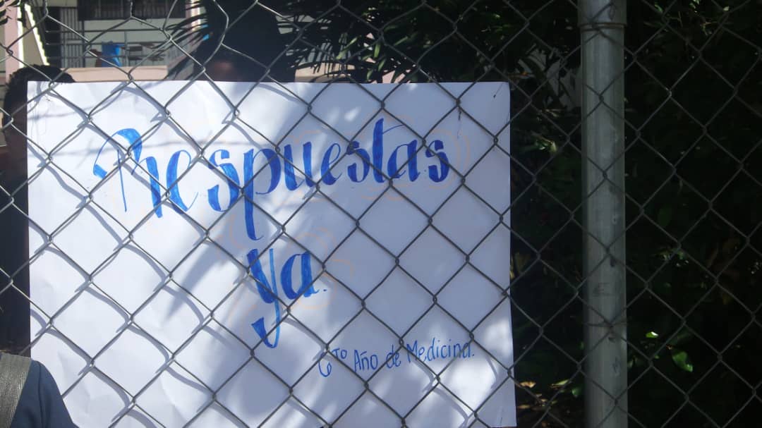 [:es]Estudiantes de Medicina de la UNERG no podrán graduarse por falta de notas[:]