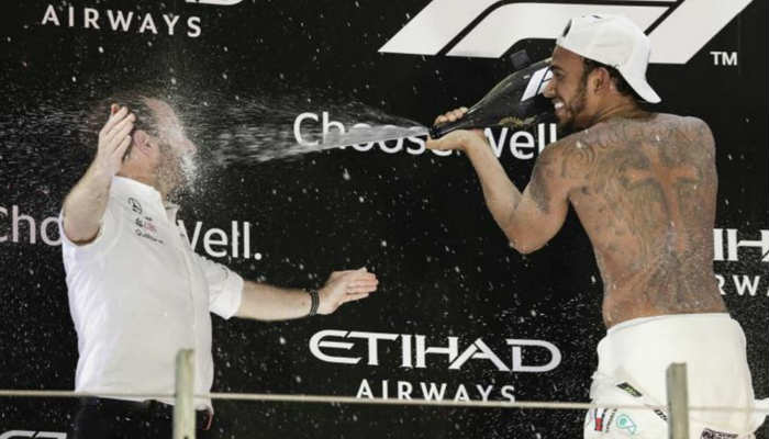 [:es]Mercedes lidera la F1 por quinto año consecutivo gracias a Hamilton[:]