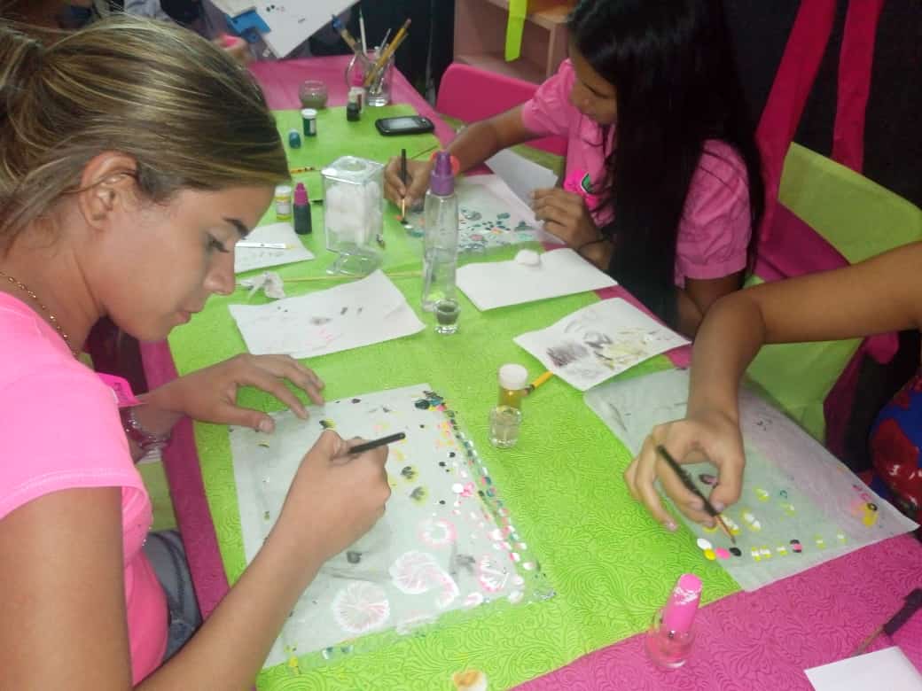 [:es]Ary Fashion dictó curso de Manicura, depilación y pigmentación en Valle de la Pascua[:]