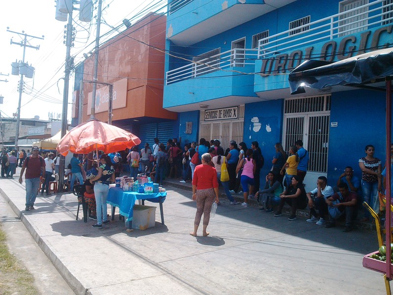 Luego del apagón retornaron las colas por alimentos en Valle de la Pascua