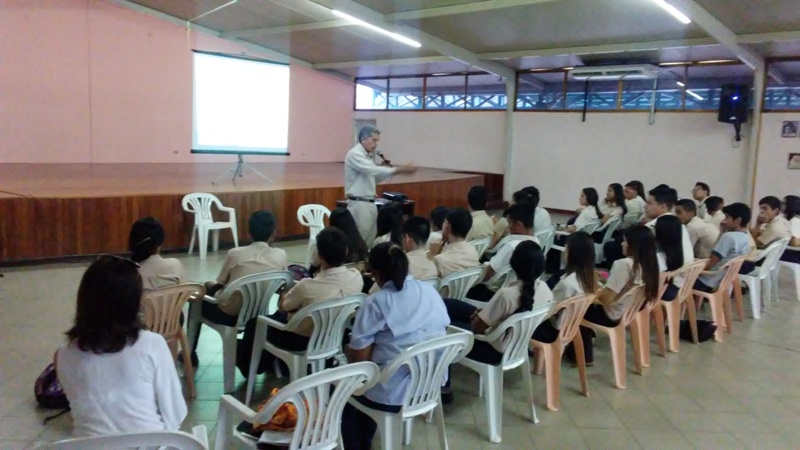 La UPTLL dicta talleres de proyectos científicos a estudiantes de bachillerato