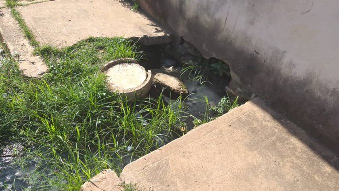 LA PASCUA. En El Rosario ya no soportan cloaca desbordada
