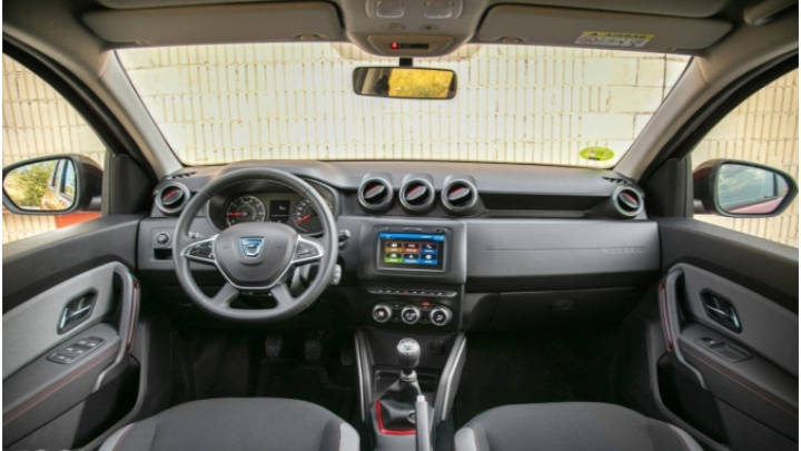 El SUV Duster de Dacia interior de mas funcionalidad que calidad de presentación.