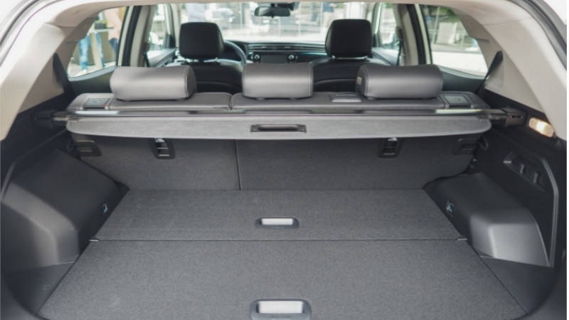 Maletero amplio de dos pisos