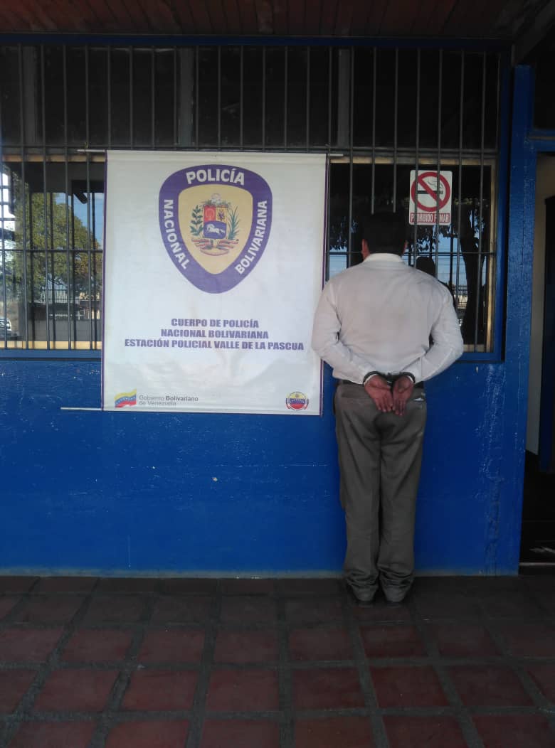 El conductor quedó detenido