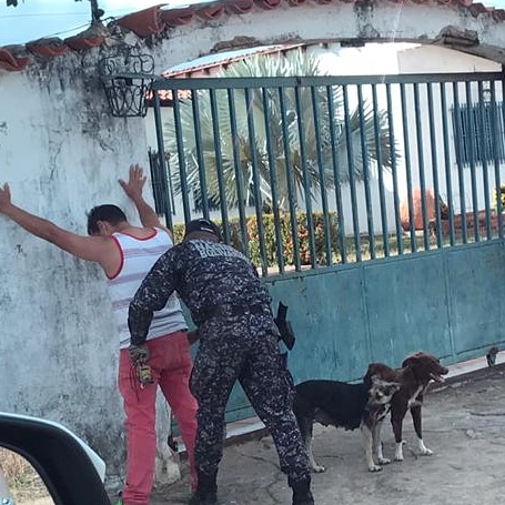 Momento que es detenido Mujica en la casa N° 4 de la Rodriguera