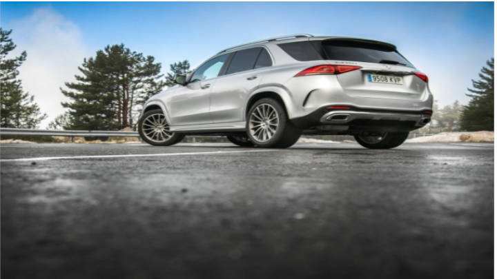 Cauchos de 21 pulgadas para dar mayor idea de grandeza