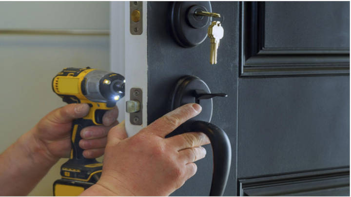 Un buen cerrajero utiliza herramientas de avanzada para mejorar su eficiencia