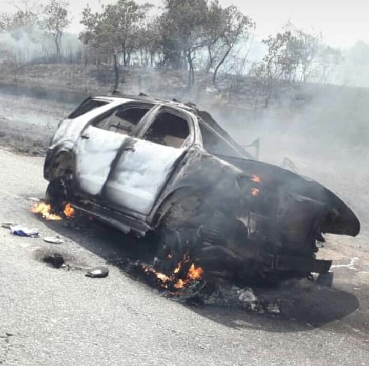 [:es]TRAGEDIA. Familia vallepascuense muere calcinada en accidente de tránsito[:]