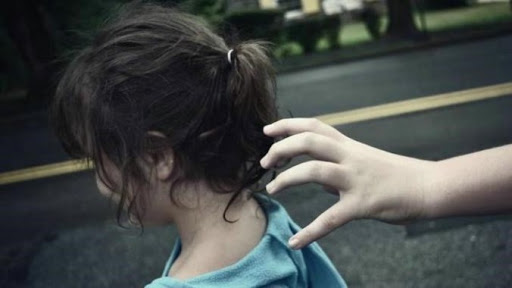 [:es]Golpeó salvajemente a sus hijos por no aprenderse una lección escolar[:]