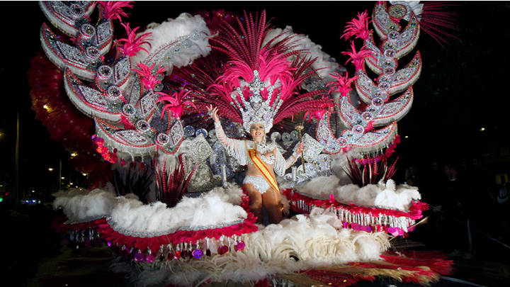 La alegría de las comparsa, carrozas y fantasías