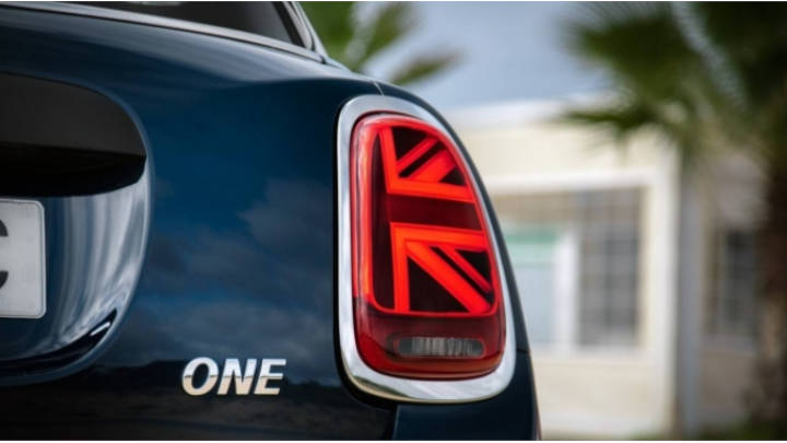 Faros traseros en forma de la Unión Jack