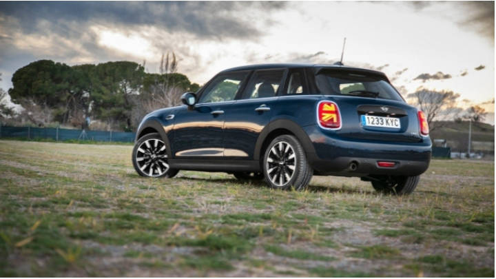 [:es]MINI One de 5 puertas, especial para ti [:]