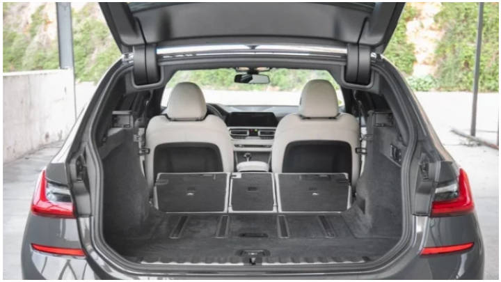 Un maletero que pudo tener un mejor doble fondo