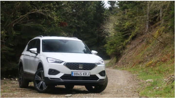 Su comportamiento en carretera es algo torpe por su centro de gravedad lejos del suelo y suspensión blanda