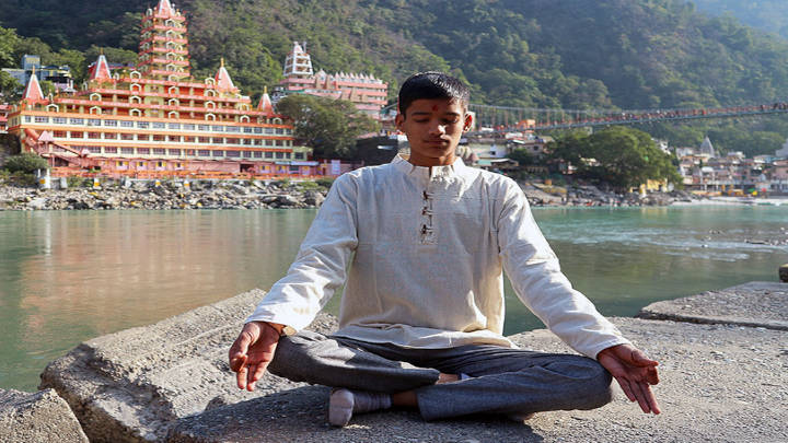[:es]Rishikesh te demuestra que es la capital del yoga[:]