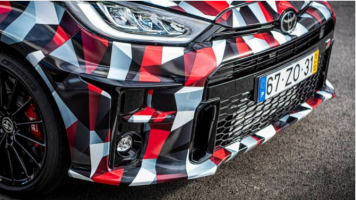 Un parachoques brutal, de gran poder.