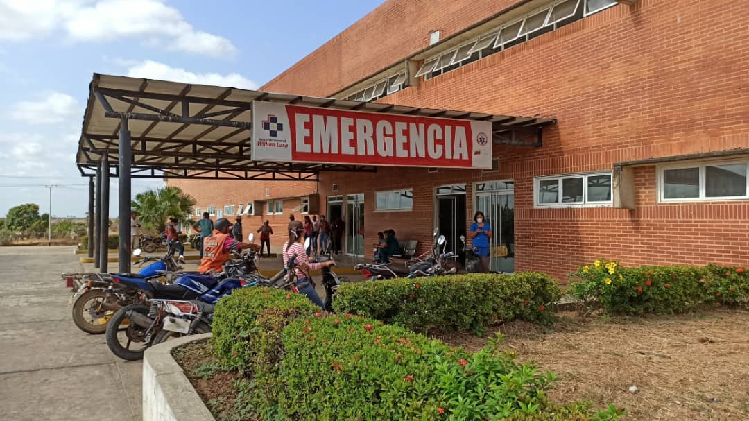 [:es]La foto que destituye al director del hospital William Lara en Zaraza[:]