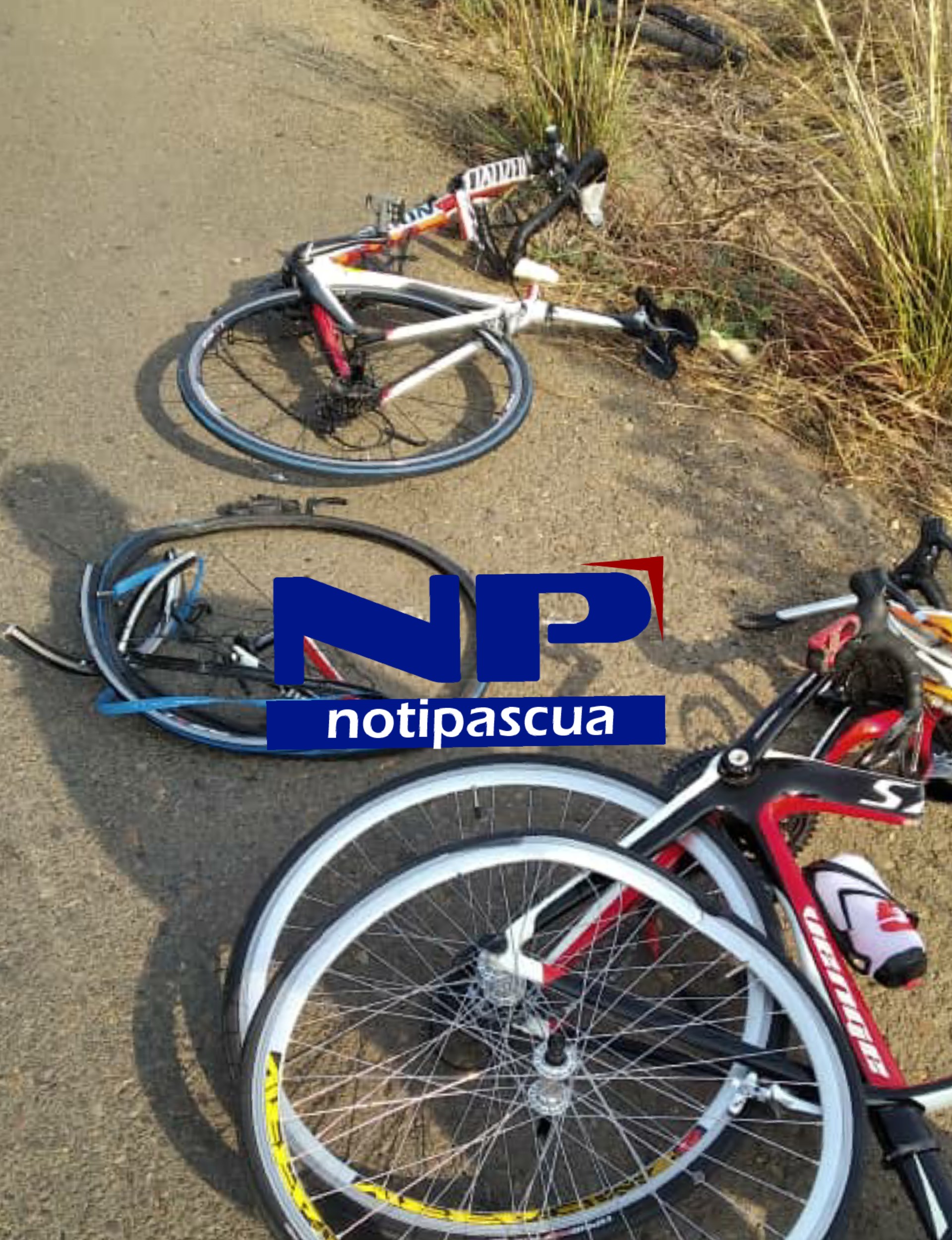 [:es]Ciclistas fueron embestidos por vehículo en Valle de la Pascua[:]