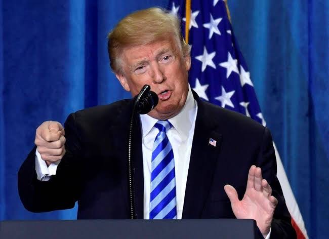 [:es]Presidente Donald Trump ordenó reabrir las Iglesias en USA[:]