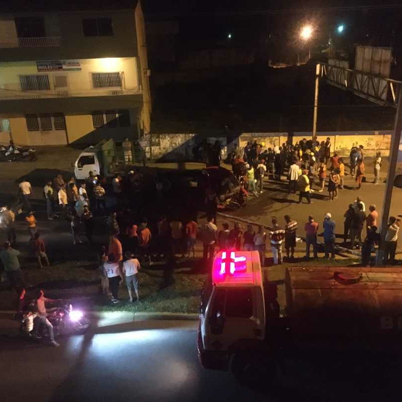 [:es]Accidente en plena Av. Romulo Gallegos dejó un herido[:]