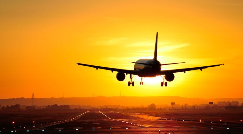 [:es]Pasajera se negó a usar mascarilla y el avión se devolvió a su lugar de origen[:]